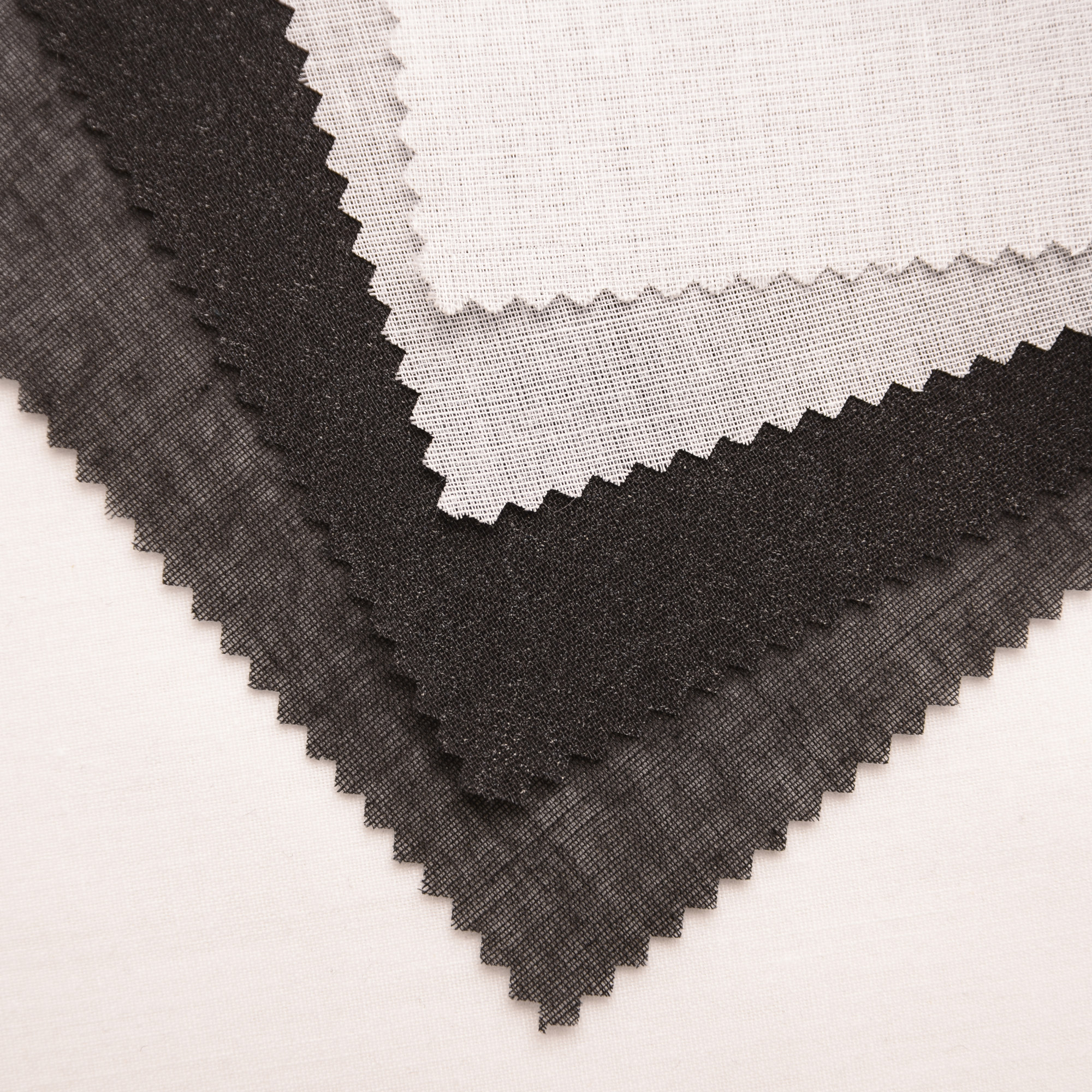Leichte Batist Baumwollgewebe-Fixiereinlage - Gewicht: 60 g/m² - Breite: 90 cm - Farbe: schwarz Leichte Batist Baumwollgewebe-Fixiereinlage - Gewicht: 60 g/m² - Breite: 90 cm - Farbe: schwarz